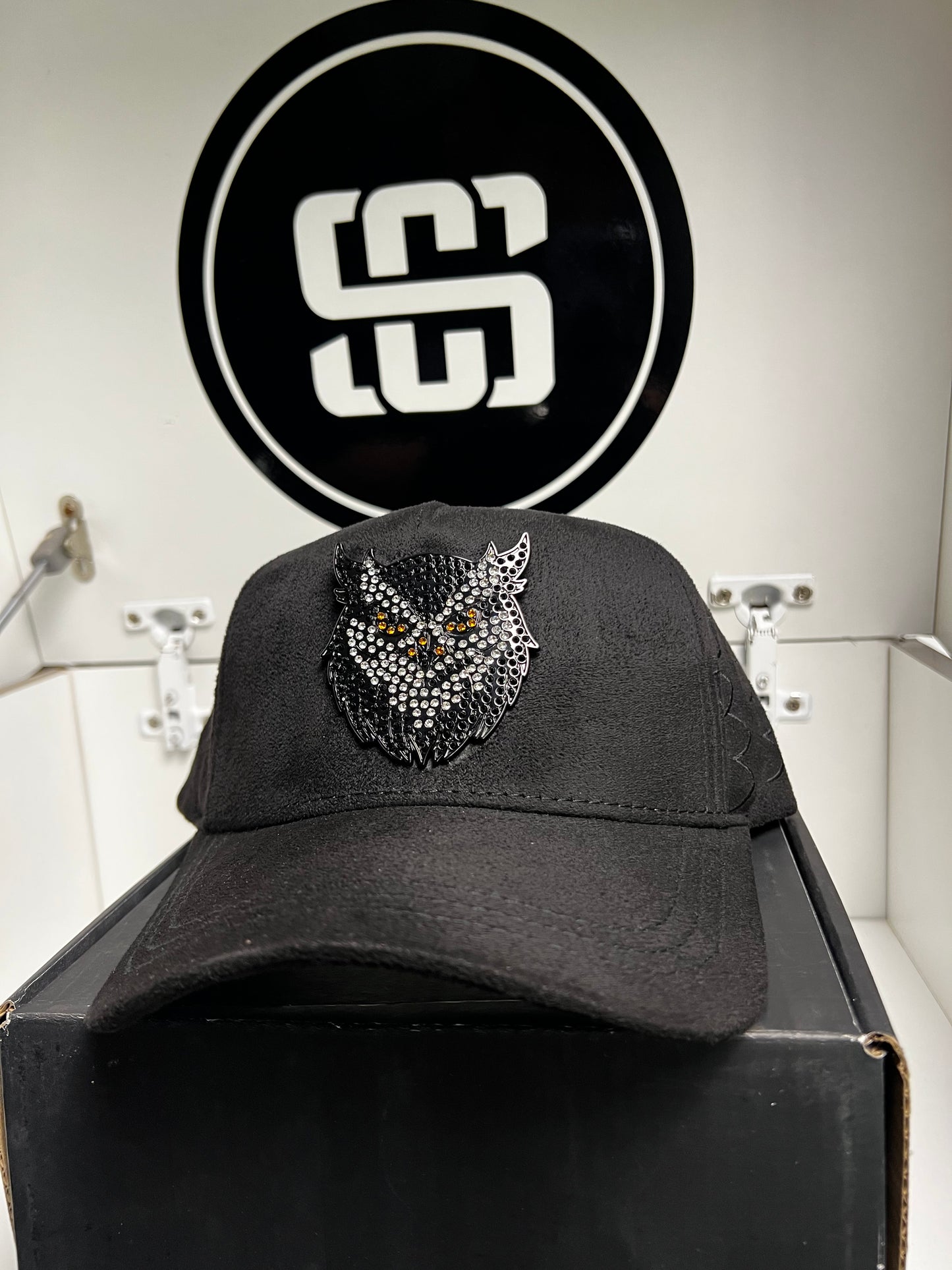 Barbas Hats X Luis R (El Búho)